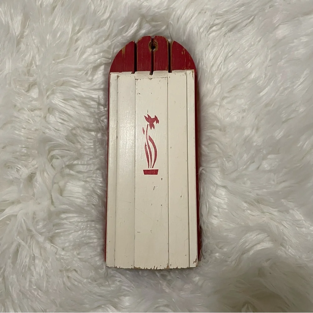 Vintage Nuway wooden knife holder that hangs on the wall